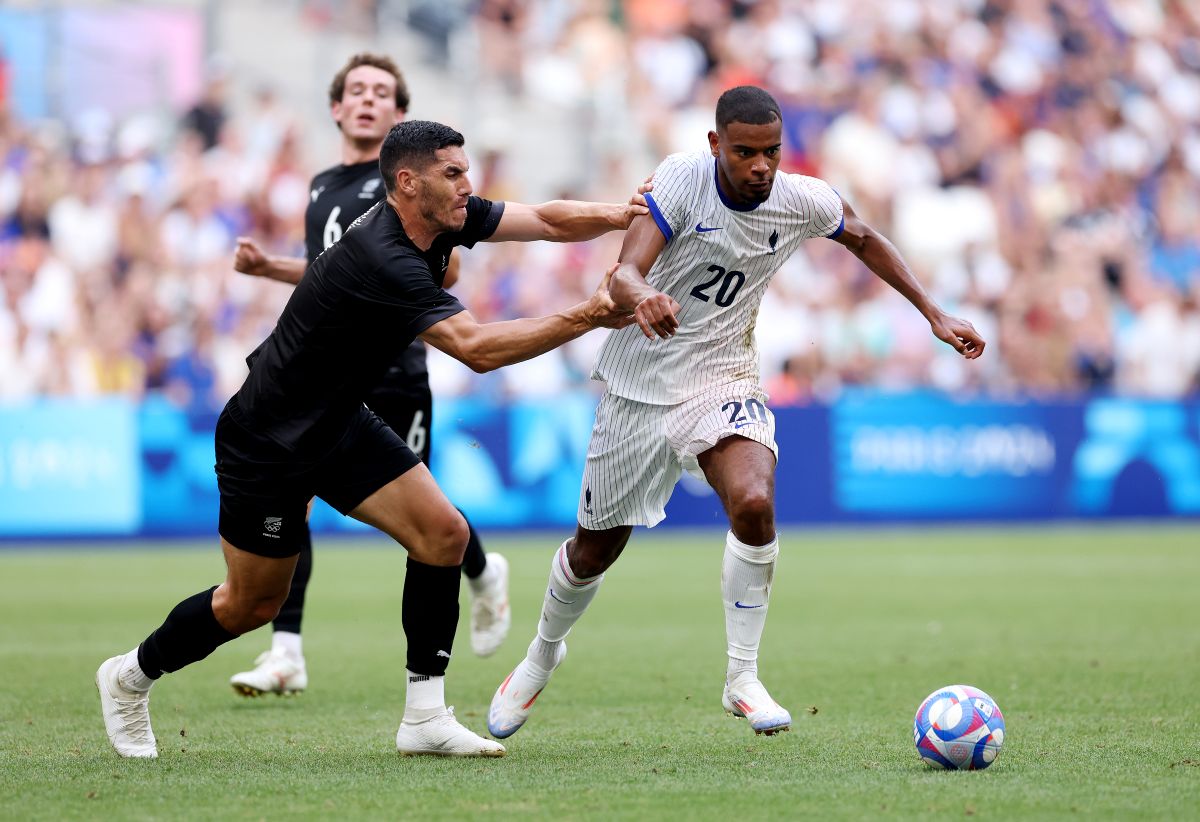 Andy Diouf: Who is the next Inter signing? 7 MARSEILLE, FRANCE - JULY 30: Andy Diouf #20 of Team France and Michael Boxall #2 of Team New Zealand battle for the ball during the Men's group A match between New Zealand and France during the Olympic Games Paris 2024 at Stade de Marseille on July 30, 2024 in Marseille, France. (Photo by Alex Livesey/Getty Images)