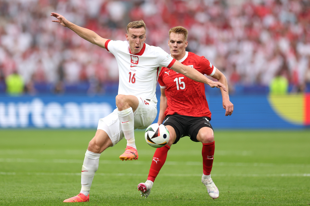 Report Udinese make Buksa offer worth €5m to Midtjylland 4 BERLIN, GERMANY - JUNE 21: Adam Buksa of Poland and Philipp Lienhart of Austria battle for possession during the UEFA EURO 2024 group stage match between Poland and Austria at Olympiastadion on June 21, 2024 in Berlin, Germany. (Photo by Julian Finney/Getty Images)