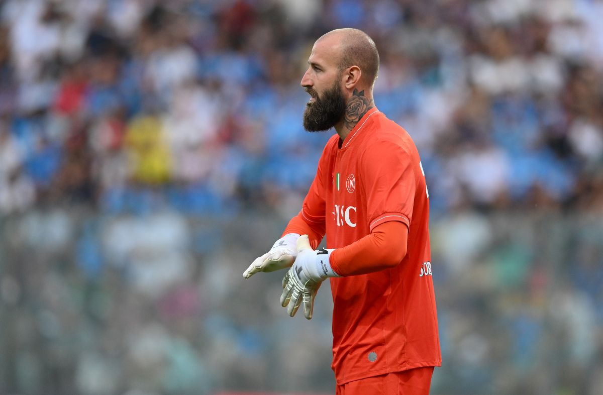 Serie A: Sassuolo vs Napoli – probable line-ups and where to watch on TV 7 CASTEL DI SANGRO, ITALY - AUGUST 14: Vanja Milinkovic Savic of Napoli looks on during the pre-season friendly match between Napoli and Olympiacos at Stadio Teofilo Patini on August 14, 2025 in Castel di Sangro, Italy. (Photo by Giuseppe Bellini/Getty Images)