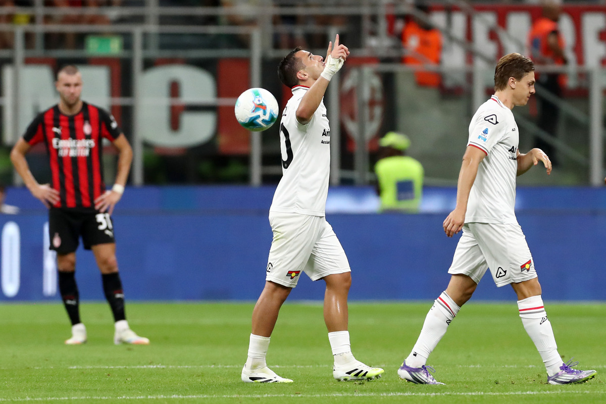 Player Ratings: Milan 1-2 Cremonese – Zerbin shines as Rossoneri fall to opening day defeat 7 MILAN, ITALY - AUGUST 23: Federico Bonazzoli of Cremonese celebrates scoring his team's second goal during the Serie A match between AC Milan and US Cremonese at Giuseppe Meazza Stadium on August 23, 2025 in Milan, Italy. (Photo by Marco Luzzani/Getty Images)