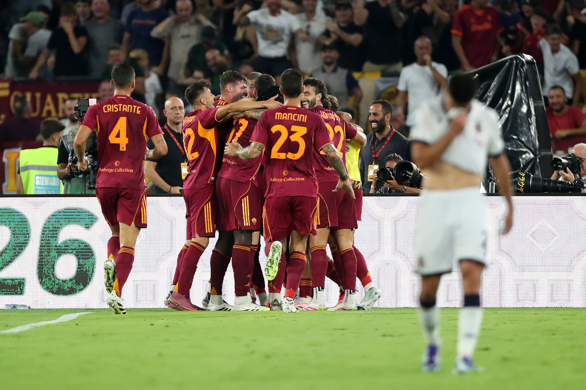 Serie A | Roma 1-0 Bologna: Wesley launches Gasperini era 135 ROME, ITALY - AUGUST 23: Wesley Franca of AS Roma (hidden) celebrates scoring his team's first goal with teammates during the Serie A match between AS Roma and Bologna FC 1909 at Stadio Olimpico on August 23, 2025 in Rome, Italy. (Photo by Paolo Bruno/Getty Images)