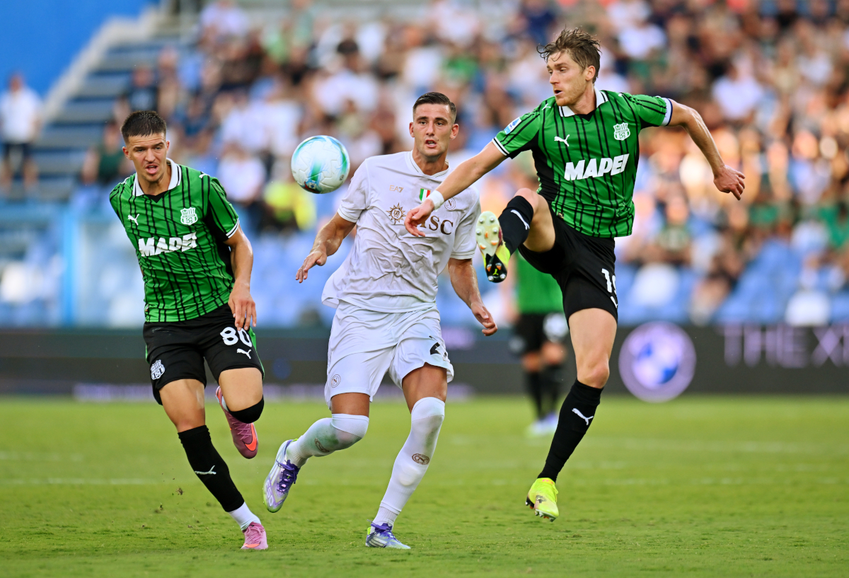 Player Ratings: Sassuolo 0-2 Napoli – McTominay steals the show again despite De Bruyne magic 7 SASSUOLO, ITALY - AUGUST 23: Filippo Romagna of Sassuolo looks to controls the ball whilst under pressure from Lorenzo Lucca of Napoli during the Serie A match between US Sassuolo Calcio and SSC Napoli at Mapei Stadium Citta del Tricolore on August 23, 2025 in Sassuolo, Italy. (Photo by Alessandro Sabattini/Getty Images)