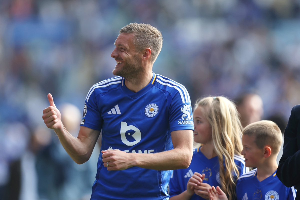LEICESTER, ENGLAND - MAY 18: Jamie Vardy of Leicester City acknowledges the fans during a lap of honour following his final appearance as a Leicester City player in the Premier League match between Leicester City FC and Ipswich Town FC at The King Power Stadium on May 18, 2025 in Leicester, England. (Photo by George Wood/Getty Images)