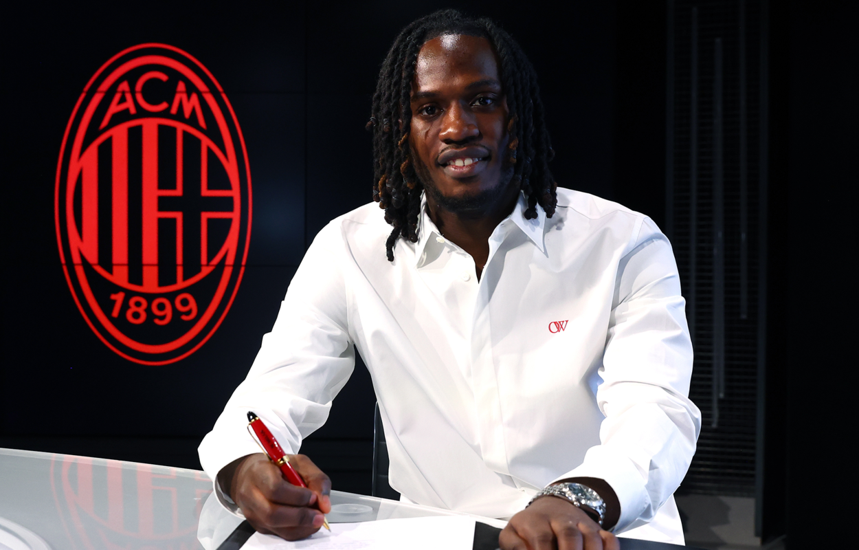 Bondo close to leaving Milan on loan after six months, partly due to Musah and Napoli 6 Warren Bondo signs for Milan. (Ibrahimovic gesture at unveiling press conference)