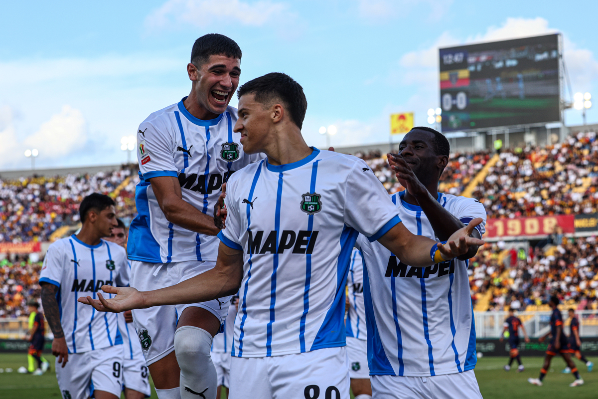 De Bruyne makes Napoli history with Serie A debut 7 LECCE, ITALY - SEPTEMBER 24: Tarik Muharemovic of US Sassuolo Calcio (on loan from Juventus) celebrates with his teammates after scoring his team's opening goal during the Coppa Italia Frecciarossa match beetween US Lecce and US Sassuolo Calcio at Stadio Via del Mare on September 24, 2024 in Lecce, Italy. (Photo by Maurizio Lagana/Getty Images)