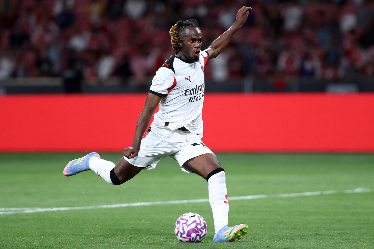 Exclusive: Jashari’s Milan arrival leaves Bondo open for Cremonese 7 SINGAPORE, SINGAPORE - JULY 23: Warren Bondo of AC Milan in action during the Pre-Season Friendly match between Arsenal FC and AC Milan at the National Stadium on July 23, 2025 in Singapore. (Photo by Yong Teck Lim/Getty Images)