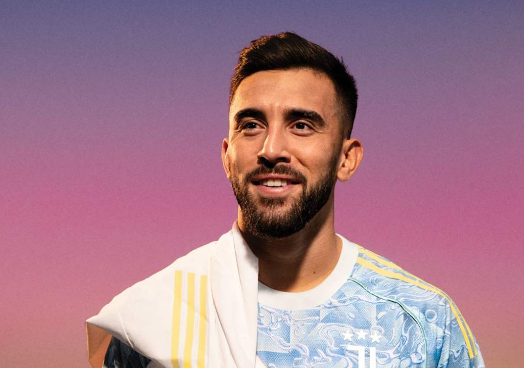 Nico Gonzalez wearing the 2025-26 Juventus Away Kit (Juventus.com)