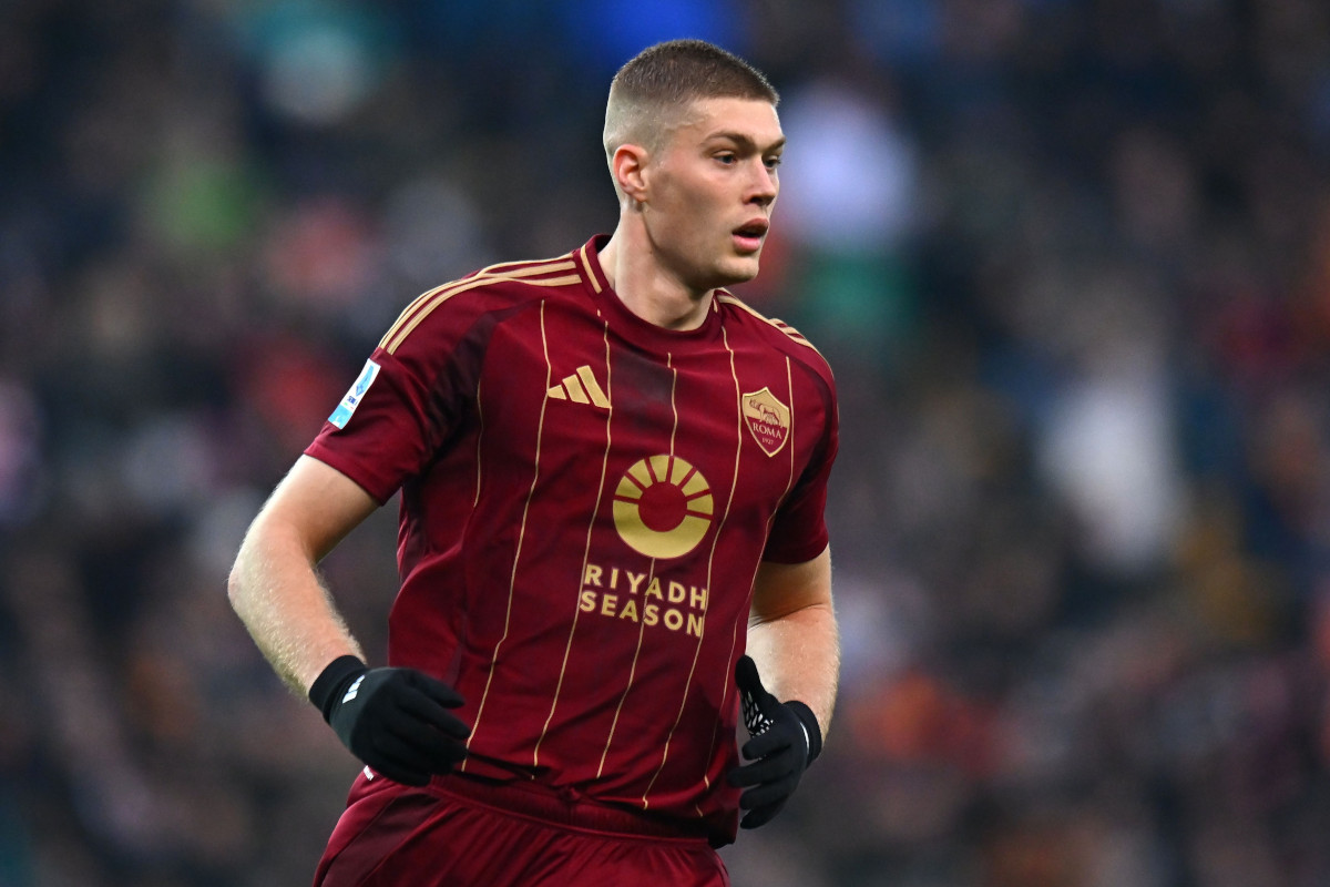 UDINE, ITALY - JANUARY 26: Artem Dovbyk of AS Roma looks on during the Serie A match between Udinese and AS Roma at Stadio Friuli on January 26, 2025 in Udine, Italy. (Photo by Alessandro Sabattini/Getty Images)