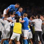 Napoli, doppio colpaccio: vittoria al 95' mentre sbarca Hojlund
