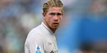 Napoli, a questo giro grande partenza: McTominay-De Bruyne show e difesa blindata 2 Primo gol in Serie A per De Bruyne: calcio di punizione beffardo e Sassuolo-Napoli è 0-2