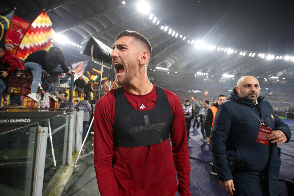 Roma confirm no ‘motivation’ to continue Sancho talks, West Ham target Pellegrini ‘will leave’ 7 ROME, ITALY - JANUARY 05: Lorenzo Pellegrini of AS Roma celebrates after the team's victory in the Serie A match between AS Roma and SS Lazio at Stadio Olimpico on January 05, 2025 in Rome, Italy. (Photo by Paolo Bruno/Getty Images)