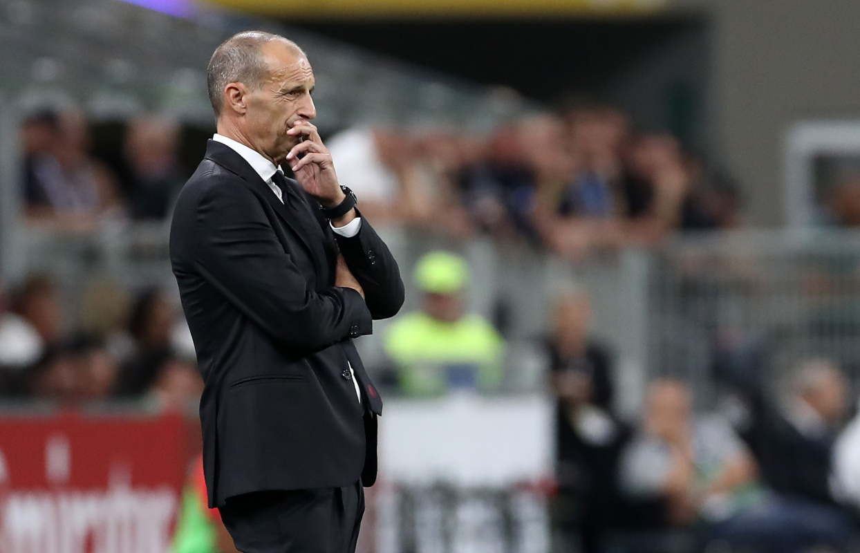 MILANO, ITALIA - 23 agosto: l'allenatore di AC Milan Massimiliano Allegri guarda durante la partita di Serie A tra AC Milan e US Cremonese al Giuseppe Meazza Stadium il 23 agosto 2025 a Milano, in Italia. (Foto di Marco Luzzani/Getty Images)