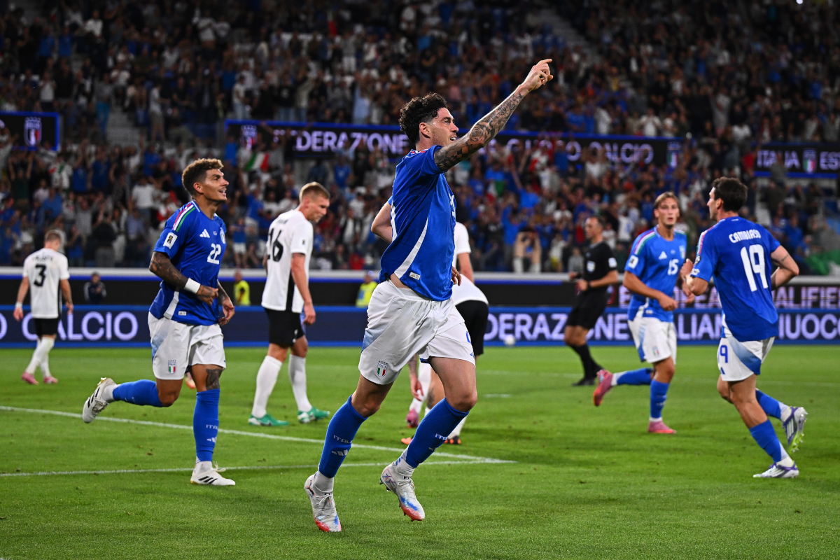 BERGAMO, ITALY - SEPTEMBER 05: Alessandro Bastoni of Italy celebrates with teammates after scoring his team's fifth goal during the FIFA World Cup 2026 qualifier match between Italy and Estonia at Stadio di Bergamo on September 05, 2025 in Bergamo, Italy. (Photo by Mattia Ozbot/Getty Images)