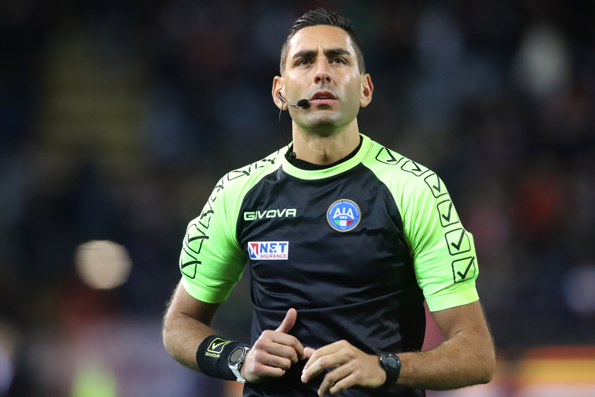 Serie A Week 3: Colombo referee for Juventus vs. Inter big match 7 CAGLIARI, ITALY - FEBRUARY 23: the refree Andrea Colombo looks on during the Serie A match between Cagliari and Juventus at Sardegna Arena on February 23, 2025 in Cagliari, Italy. (Photo by Enrico Locci/Getty Images)