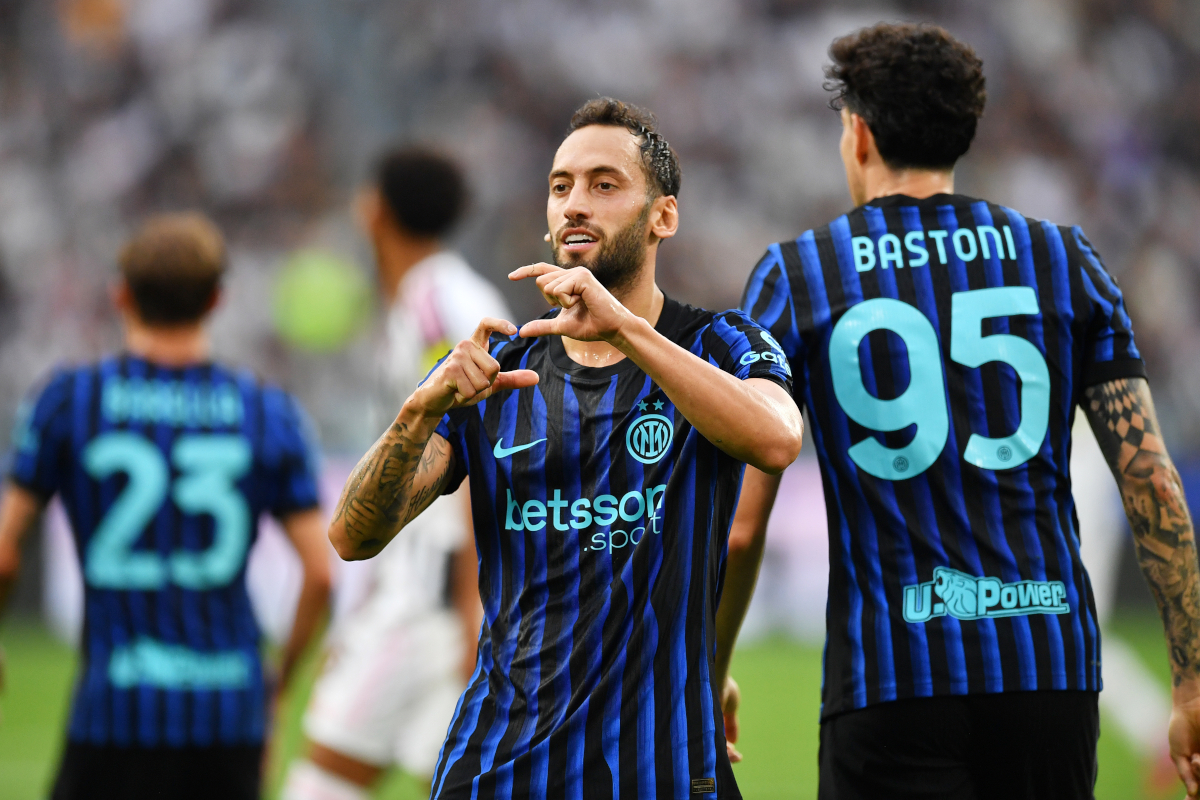 Serie A | Juventus 4-3 Inter: Adzic decides insane Derby d’Italia 111 TURIN, ITALY - SEPTEMBER 13: Hakan Calhanoglu of Internazionale celebrates scoring his team's first goal during the Serie A match between Juventus FC and FC Internazionale at on September 13, 2025 in Turin, Italy. (Photo by Valerio Pennicino/Getty Images)