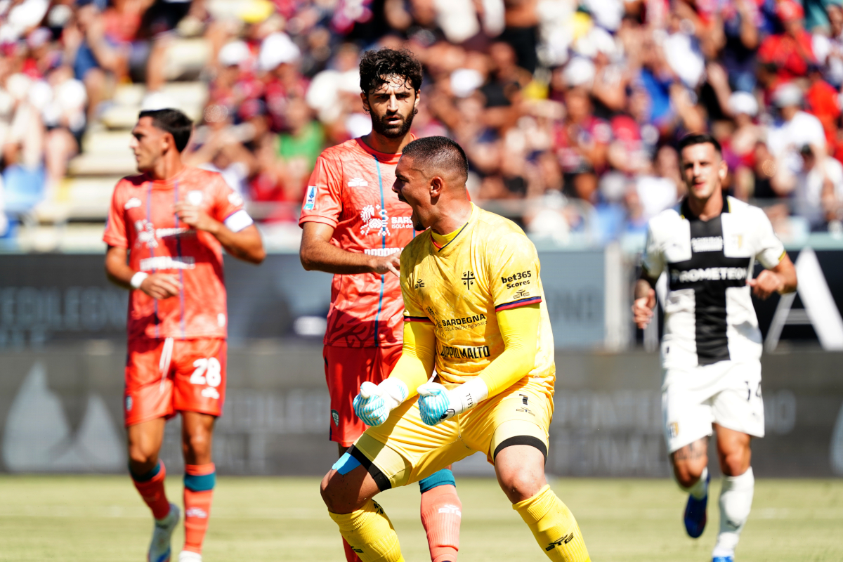 CAGLIARI, ITALY - SEPTEMBER 13: Elia Caprile of Cagliari Calcio reacts during the Serie A match between Cagliari Calcio and Parma Calcio 1913 at Stadio Sant'Elia on September 13, 2025 in Cagliari, Italy. (Photo by Pier Marco Tacca/Getty Images)