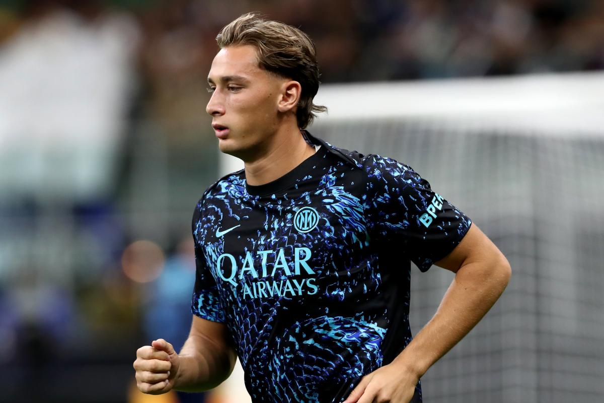 Milano, Italia - 21 settembre: Francesco Pio Esposito dell'Inter si riscalda prima della partita di Serie A tra FC Internazionale e US Sassuolo Calcio allo stadio Giuseppe Meazza il 21 settembre 2025 a Milano, Italia. (Foto di Marco Luzzani/Getty Images)