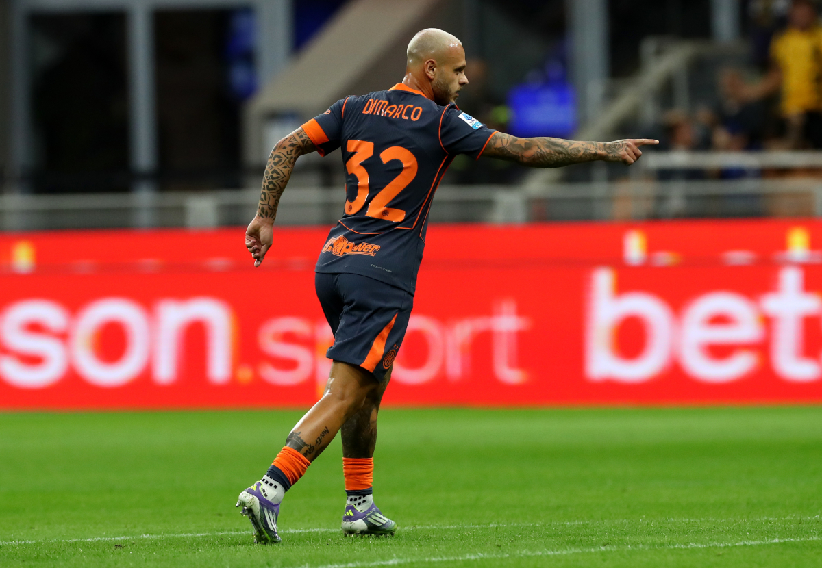 MILANO, ITALIA - 21 SETTEMBRE: Federico Dimarco dell'Inter festeggia il gol del suo team durante la partita di Serie A tra FC Internazionale e US Sassuolo Calcio allo Stadio Giuseppe Meazza il 21 settembre 2025 a Milano, Italia. (Foto di Marco Luzzani/Getty Images)