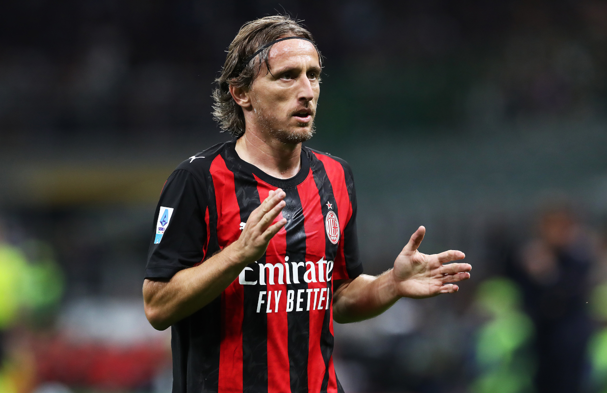 MILANO, Italia - 28 settembre: Luka Modric di AC Milan durante la partita di Serie A tra AC Milan e SSC Napoli allo stadio di Giuseppe Meazza il 28 settembre 2025 a Milano, in Italia. (Foto di Marco Luzzani/Getty Images)