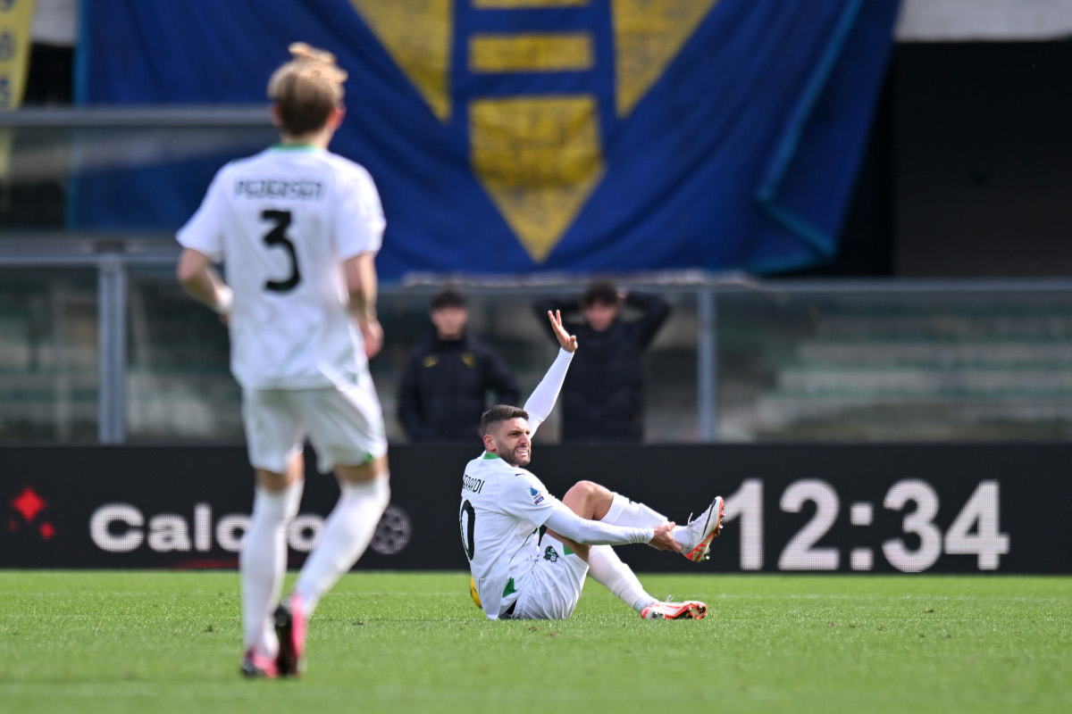 Berardi: ‘After dark moments, hope to get back into Italy jersey’ 7 VERONA, ITALY - MARCH 03: Domenico Berardi of US Sassuolo gestures on the pitch due to an injury during the Serie A TIM match between Hellas Verona FC and US Sassuolo - Serie A TIM at Stadio Marcantonio Bentegodi on March 03, 2024 in Verona, Italy. (Photo by Alessandro Sabattini/Getty Images)
