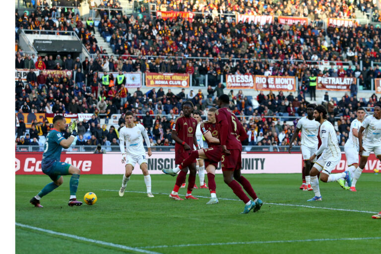 ROME, ITALY - MARCH 16: Artem Dovbyk of AS Roma scores his team's first goal past Elia Caprile of Cagliari during the Serie A match between AS Roma and Cagliari at Stadio Olimpico on March 16, 2025 in Rome, Italy. (Photo by Paolo Bruno/Getty Images)