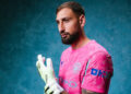 Gianluigi Donnarumma poses with his Manchester City shirt (@mancity)