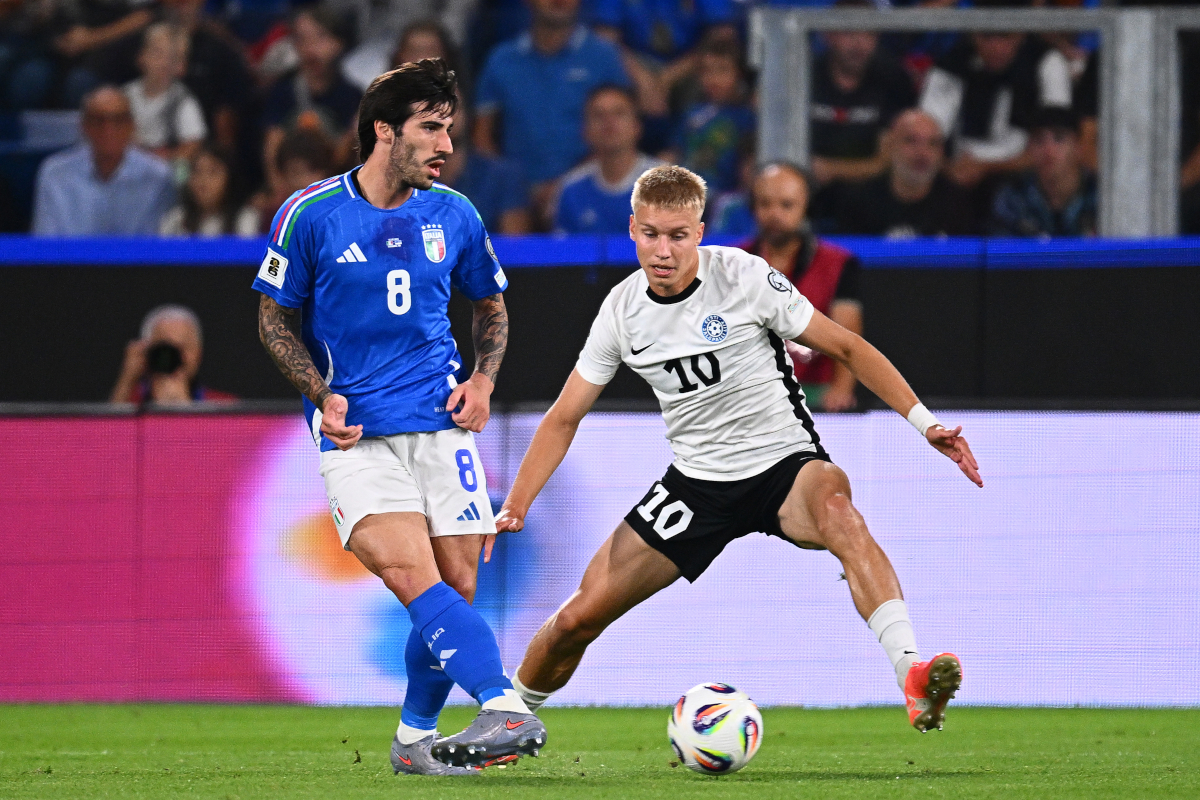 Player Ratings: Italy 5-0 Estonia – Superb Azzurri strikers on Gattuso’s debut 5 BERGAMO, ITALY - SEPTEMBER 05: Sandro Tonali of Italy in action challenges for the ball with Kevor Palumets of Estonia during the FIFA World Cup 2026 qualifier match between Italy and Estonia at Stadio di Bergamo on September 05, 2025 in Bergamo, Italy. (Photo by Mattia Ozbot/Getty Images)