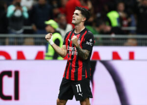 MILANO, Italia - 28 settembre: Christian Pulisic di AC Milan celebra dopo aver segnato un goal durante la partita di Serie A tra AC Milan e SSC Napoli allo stadio di Giuseppe Meazza il 28 settembre 2025 a Milano, in Italia. (Foto di Marco Luzzani/Getty Images)