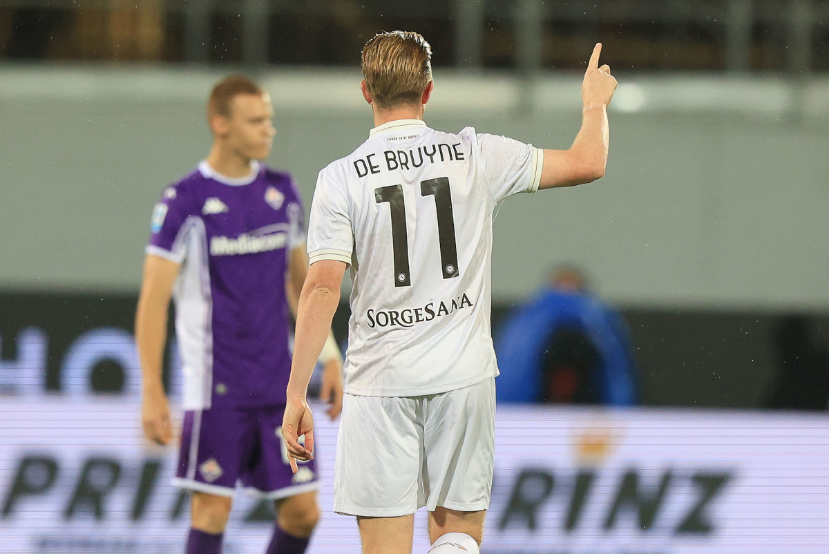 Serie A | Fiorentina 1-3 Napoli: Hojlund scores on perfect debut 146 FLORENCE, ITALY - SEPTEMBER 13: Kevin De Bruyne of SSC Napoli celebrates after scoring a goal during the Serie A match between ACF Fiorentina and SSC Napoli at Artemio Franchi on September 13, 2025 in Florence, Italy. (Photo by Gabriele Maltinti/Getty Images)