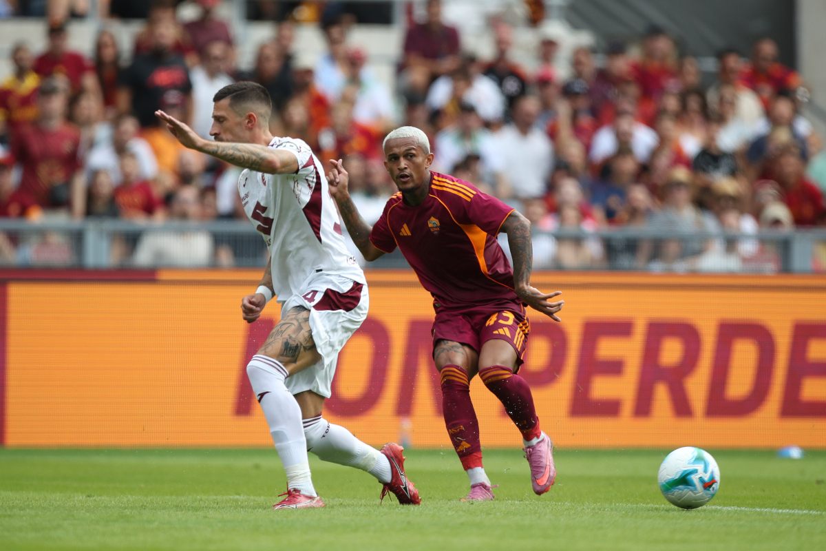 ROMA, ITALIA - 14 SETTEMBRE: Wesley Vinicius del AS Roma in azione durante la partita di Serie A tra AS Roma e Torino FC allo Stadio Olimpico il 14 settembre 2025 a Roma, Italia. (Foto di Paolo Bruno/Getty Images) Lazio vs Roma