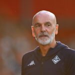 Nottingham, Inghilterra - 05 agosto: Stefano Pioli, capo allenatore della Fiorentina, guarda prima della partita amichevole pre -stagione tra Nottingham Forest e ACF Fiorentina a City Ground il 05 agosto 2025 a Nottingham, in Inghilterra. (Foto di Clive Mason/Getty Images) (Intervista a Kean)