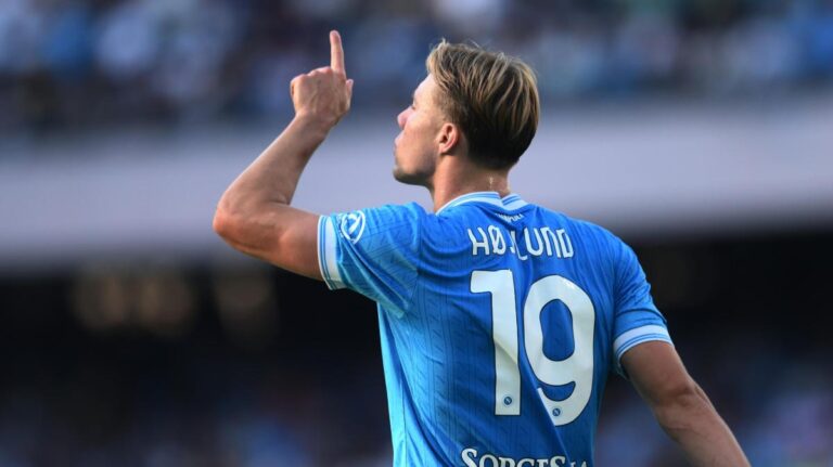 Hojlund, da Manchester a Napoli: 16 gol e stagione top