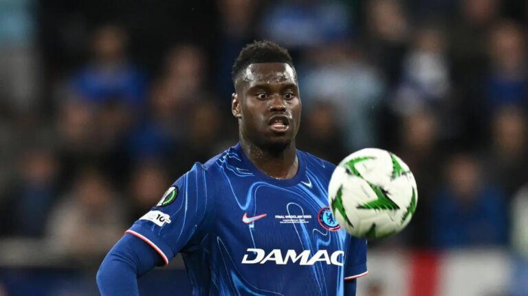 Napoli e Badiashile lontani: stop a trattativa dopo i contatti 10 Napoli su Badiashile: offerta in prestito, Chelsea chiede 15 mln
